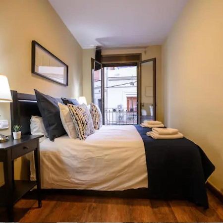 Ramblasrentals Cozy Renovated 2Br With Balcony Lift 20M Rambla - Parking - Wifi برشلونة المظهر الخارجي الصورة